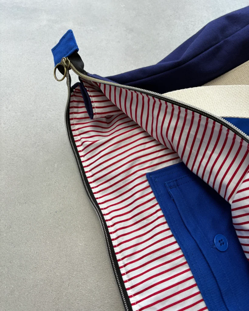 Upcycling voorbeeld: Upcycled Travel Bag van Sunday Surfers. 